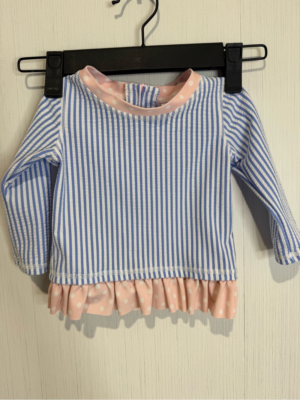 RUFFLE BUTTS Rash Guard Top. Blue Seersucker Stripe. Pink Dot. 6-12M. LIKE NEW!